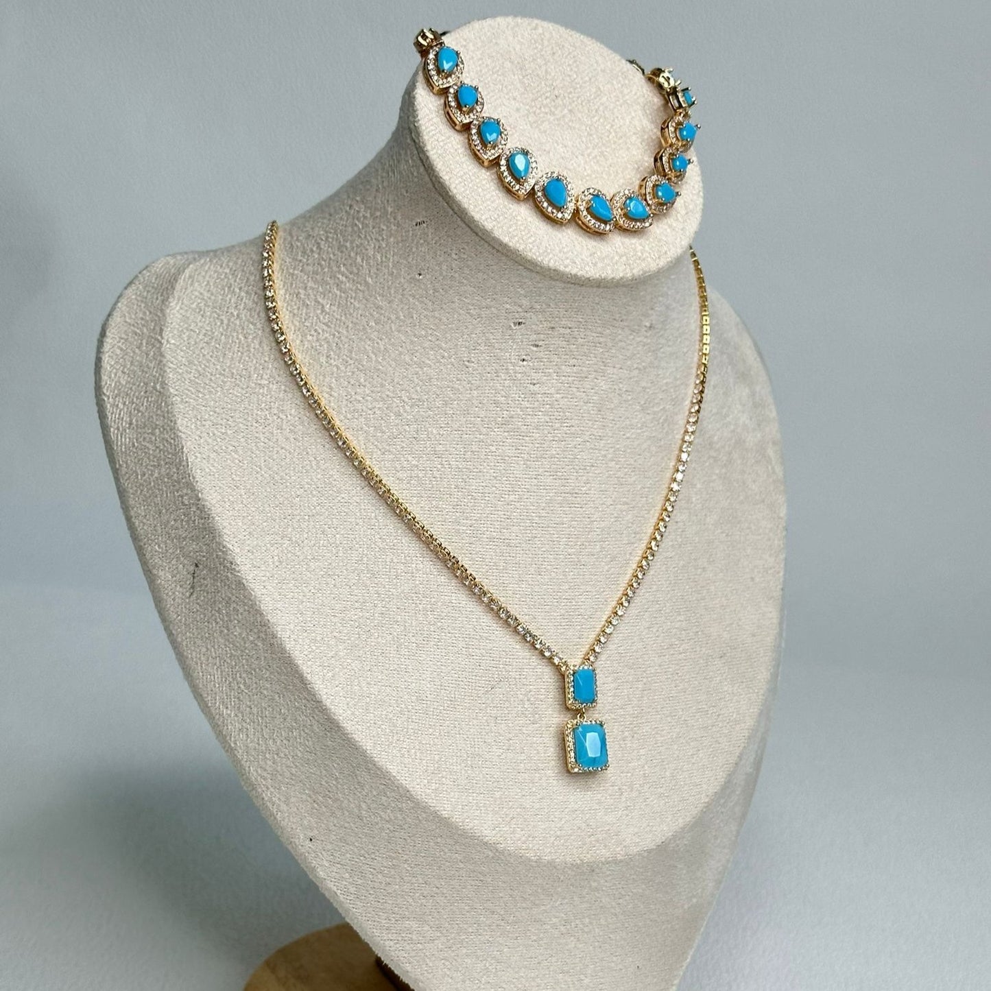 Gold Tblue Jewelry Set